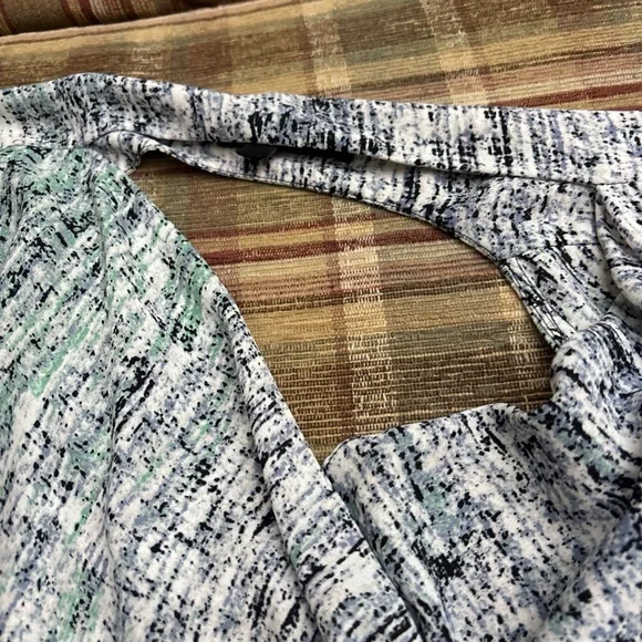 BCBGMaxAzria Gray and White Ruffled Sleeveless Blouse - Picture 7 of 7